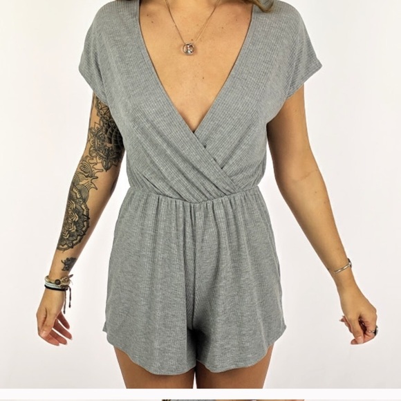 🦋3/$50 Anthropologie Ecote light pink rubbed romper - Picture 3 of 11